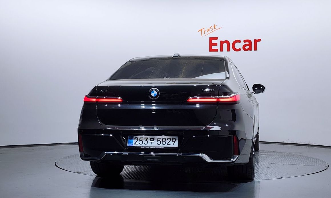 BMW 7-Series 740i xDrive M Sport, 2025