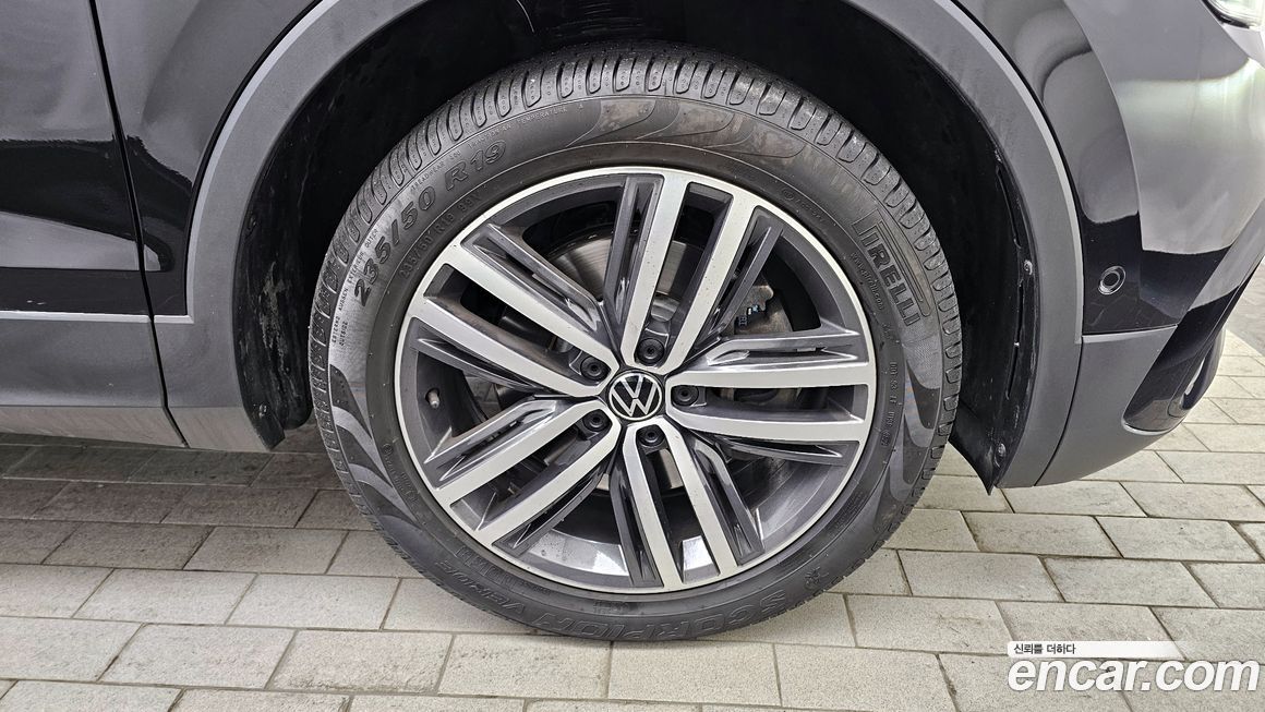 Volkswagen Tiguan 2.0 TSI Prestige, 2024