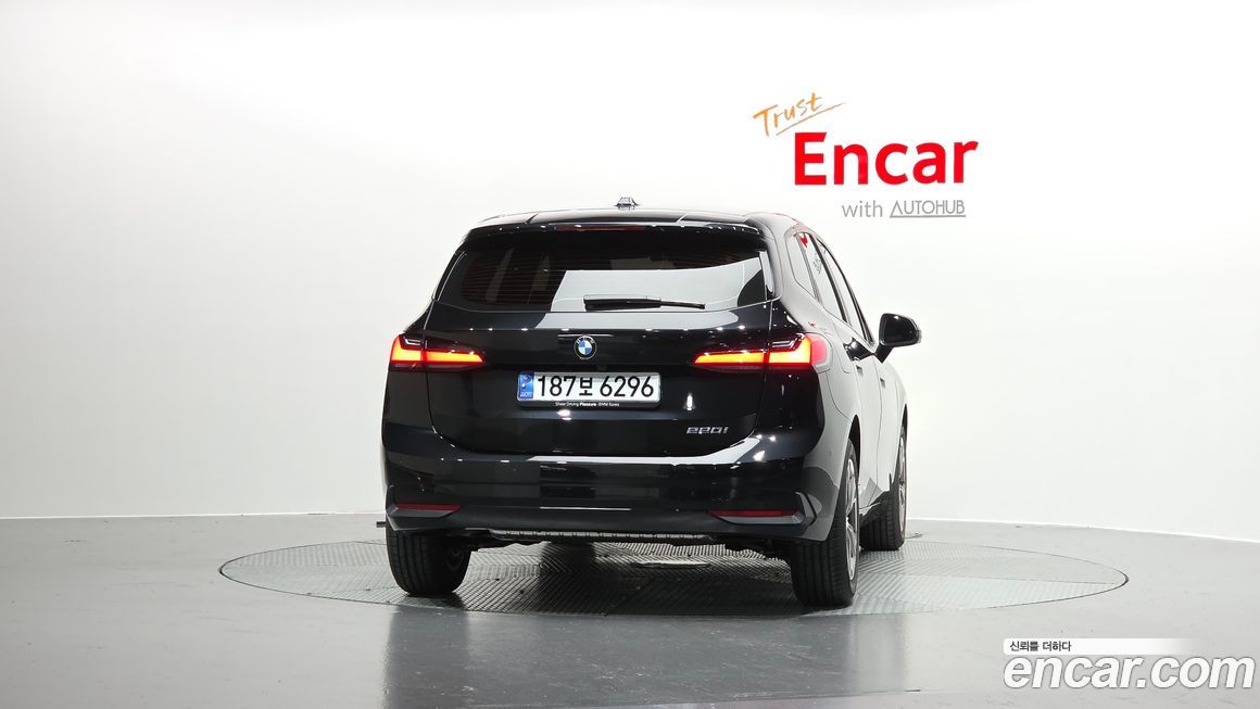 BMW 2-Series 220i Advantage, 2025