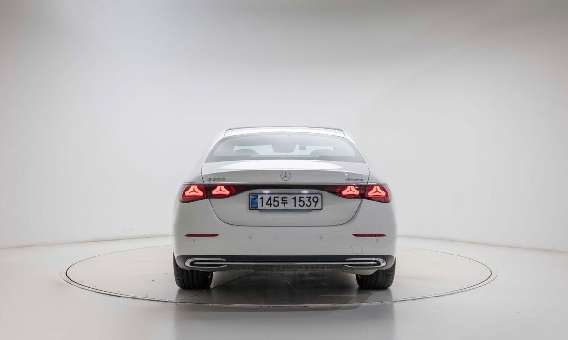 Mercedes-Benz E-Class E300 4MATIC Exclusive, 2025