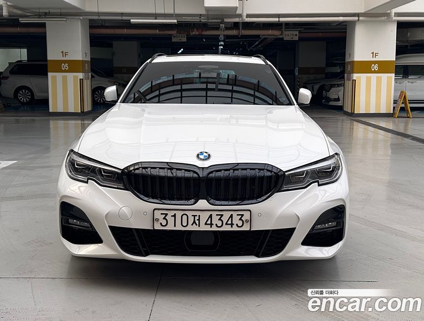 BMW 3-Series 320i Touring M Sports, 2022