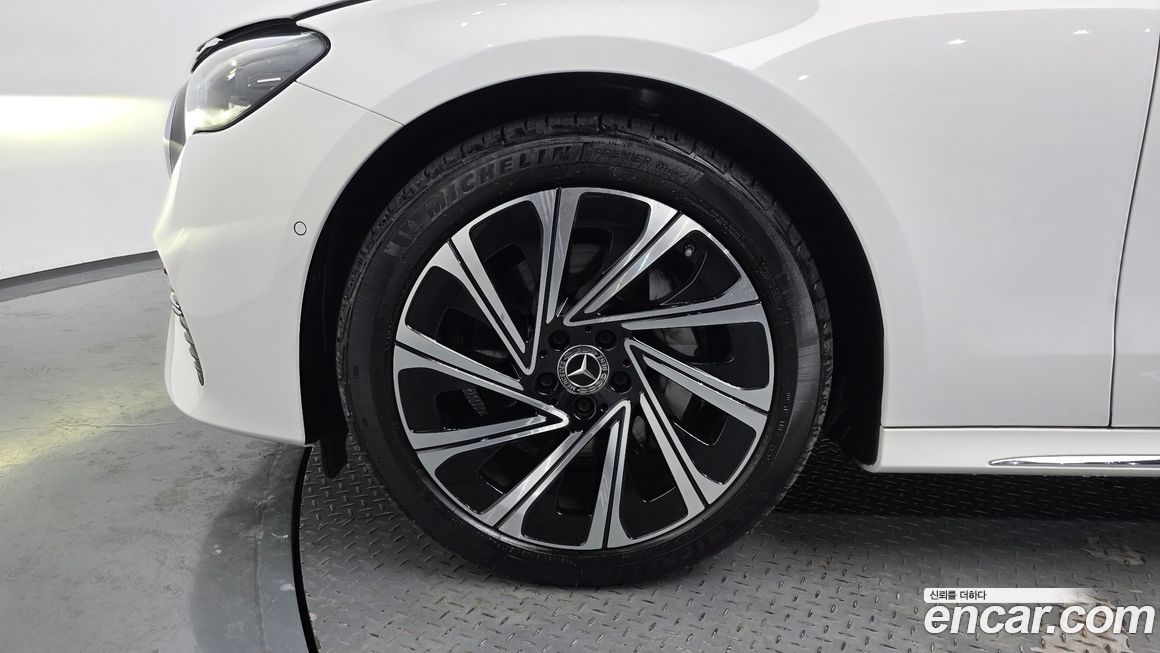 Mercedes-Benz E-Class E300 4MATIC Exclusive, 2024