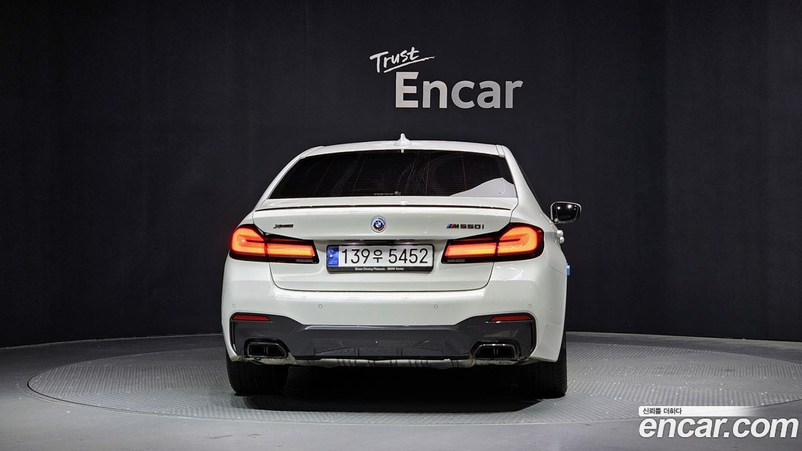 BMW 5-Series M550i xDrive, 2023