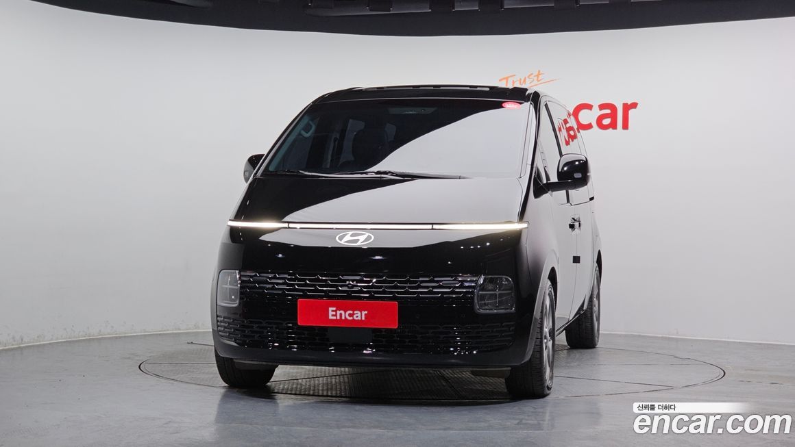 Hyundai Staria 4WD Tourer 9-Seater, 2025