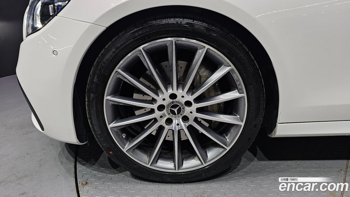 Mercedes-Benz E-Class E350 4MATIC AMG Line, 2022