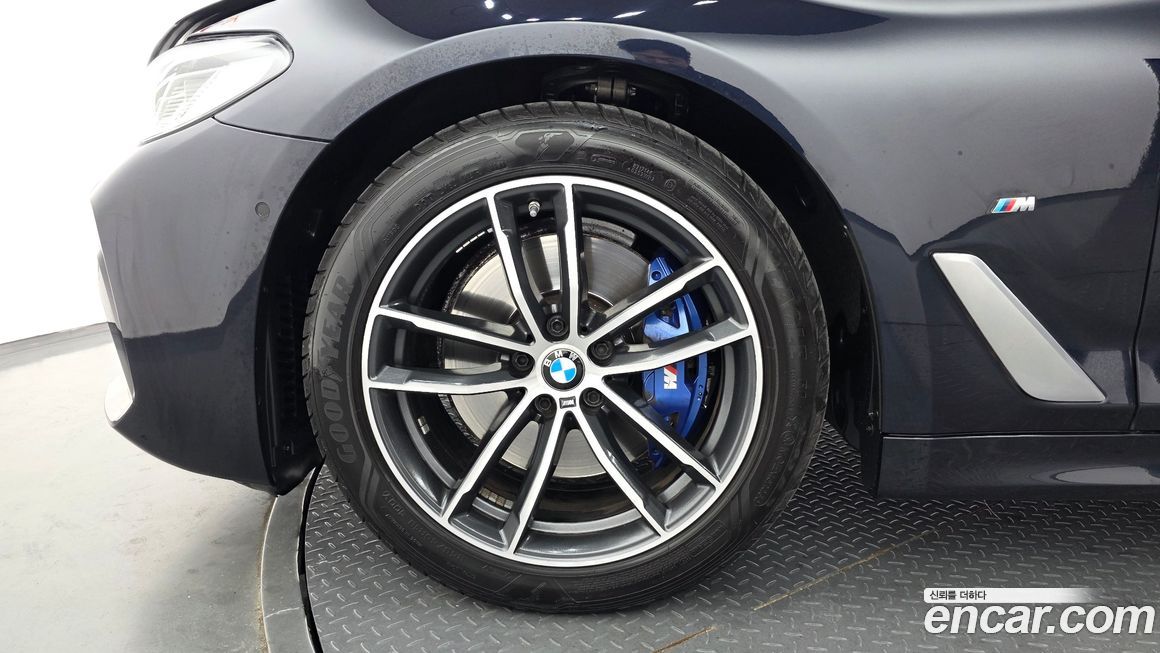 BMW 5-Series 520i M Sport, 2022
