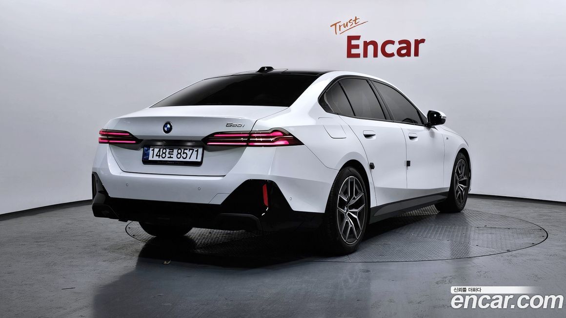 BMW 5-Series 520i M Sport, 2025