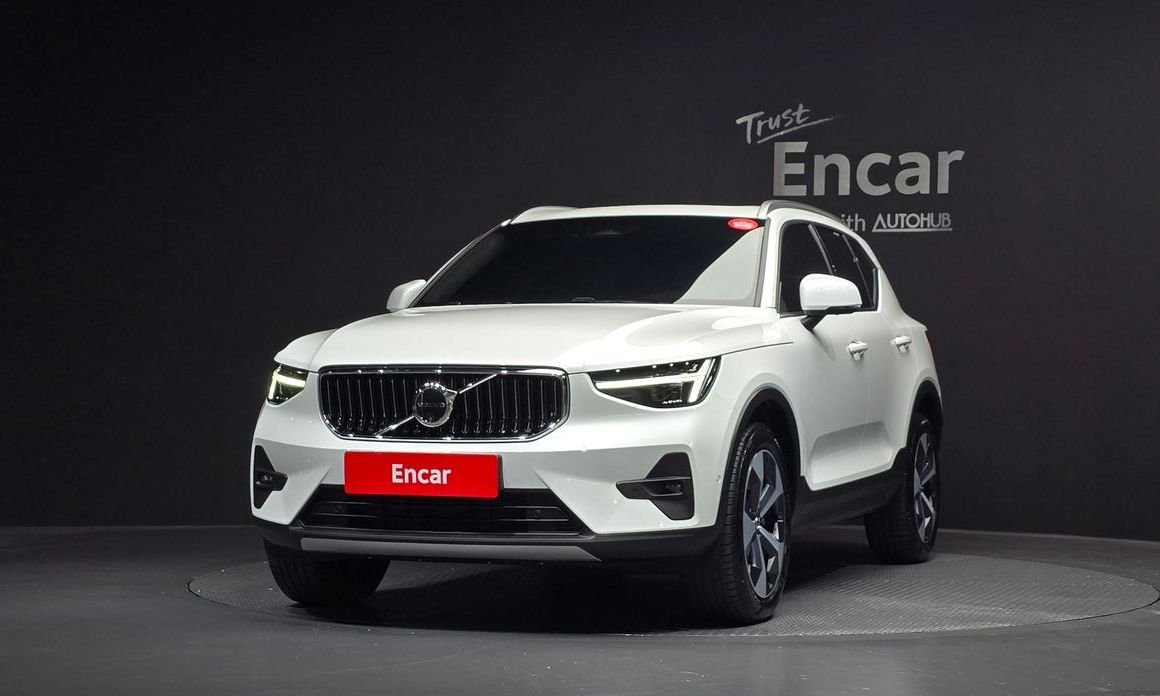 Volvo XC40 B4 Ultra Bright, 2025
