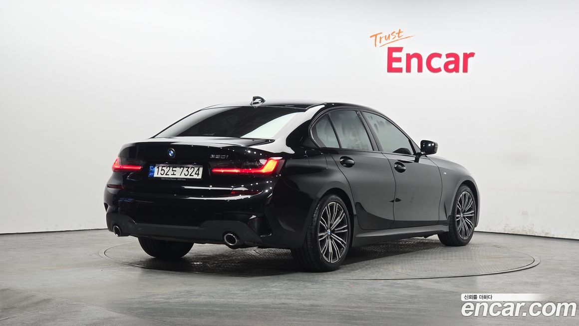 BMW 3-Series 320i M Sport, 2022