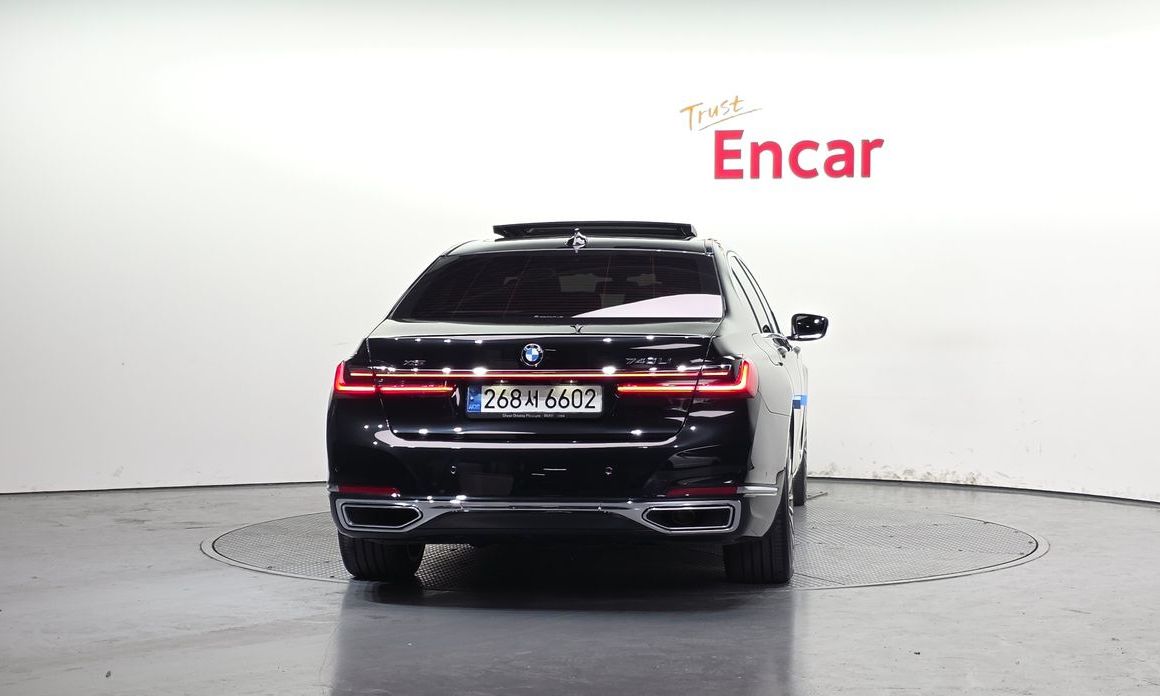 BMW 7-Series 740Li xDrive Design Pure Excellence, 2022