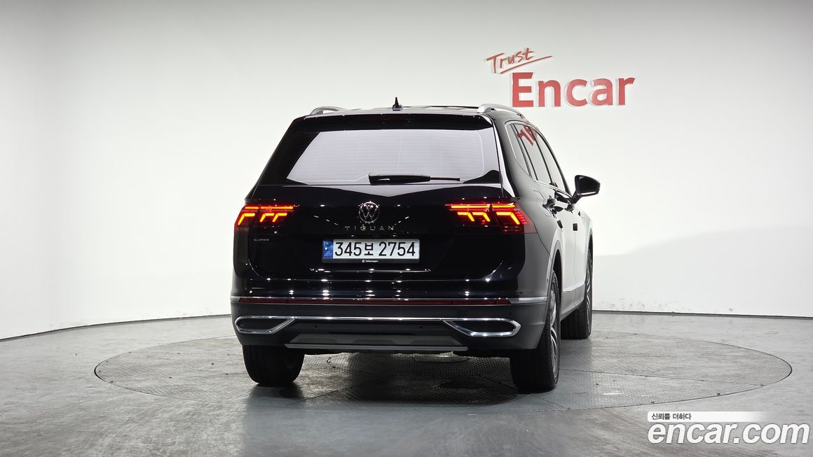 Volkswagen Tiguan 2.0 TSI Prestige, 2024