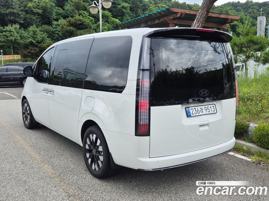 Hyundai Staria Lounge 9-Seater, 2025