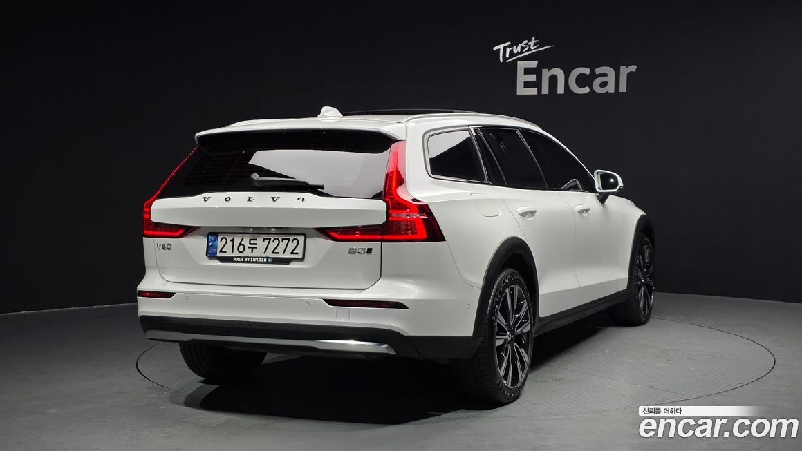 Volvo V60 B5 Ultimate AWD, 2023
