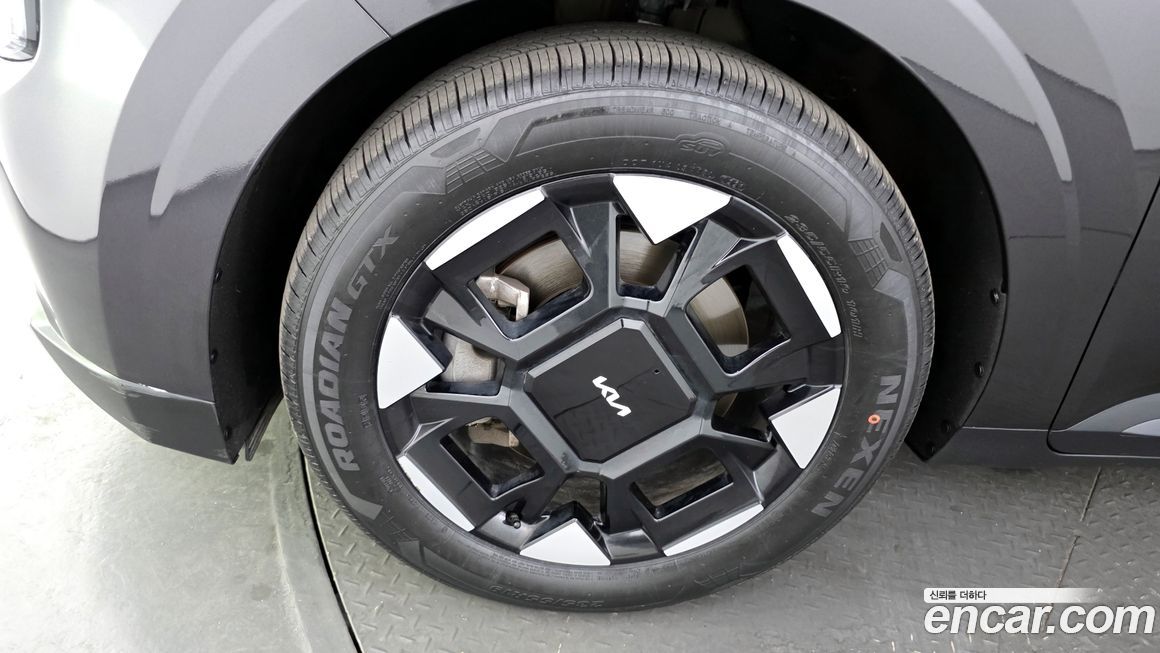 Kia Carnival 9-Seater Prestige, 2025