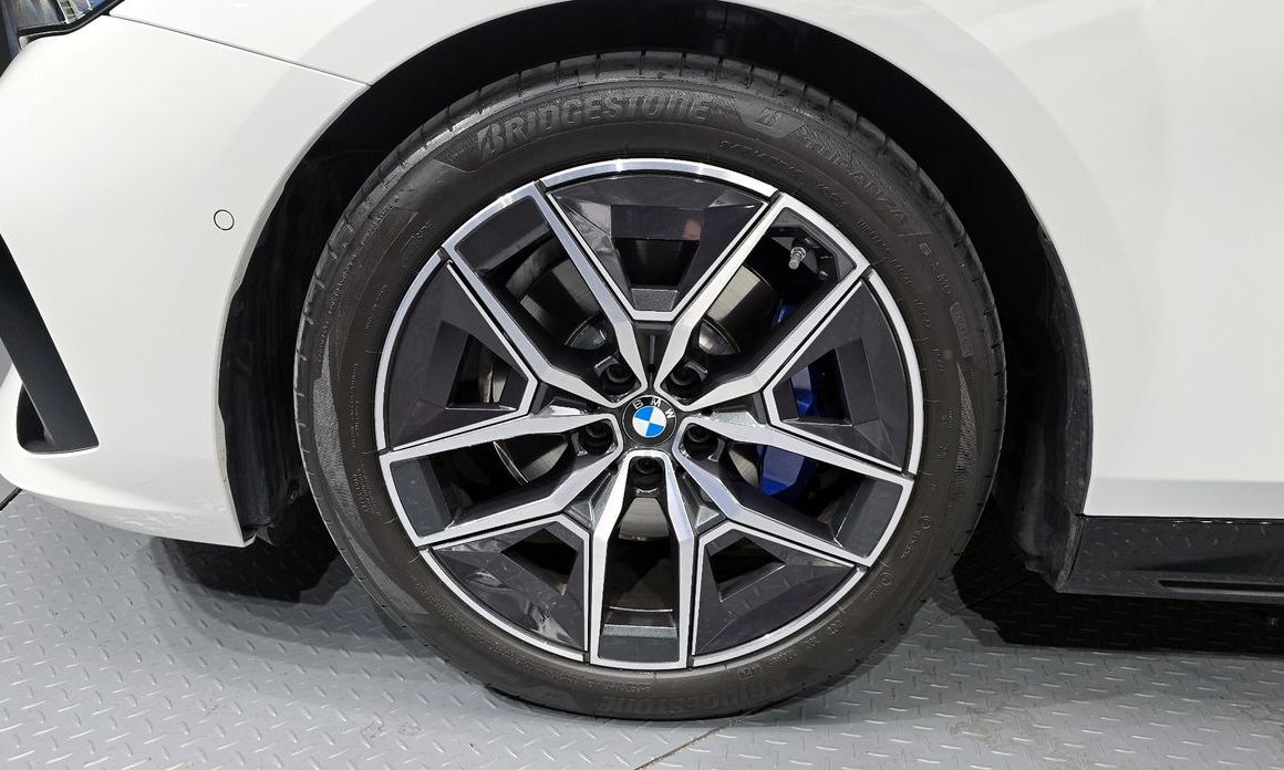 BMW 5-Series 520i M Sport, 2025