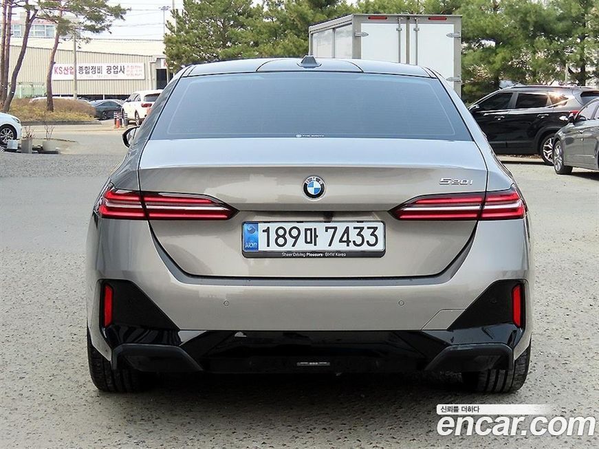 BMW 5-Series 520i M Sport, 2025