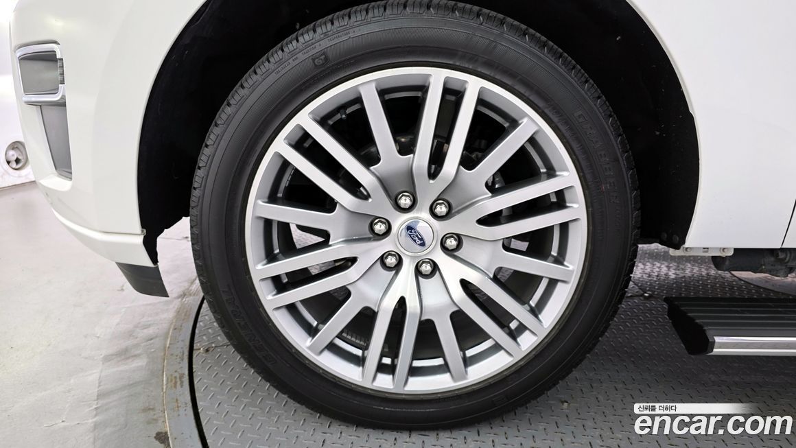 Ford Expedition Platinum 4WD, 2023