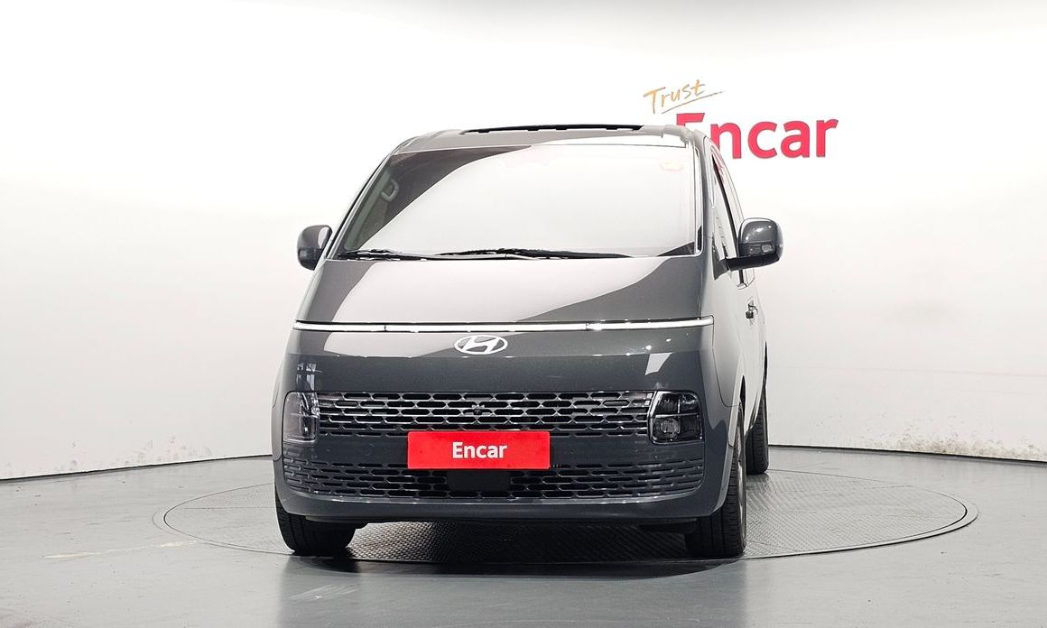Hyundai Staria 4WD Tourer 9-Seater, 2025