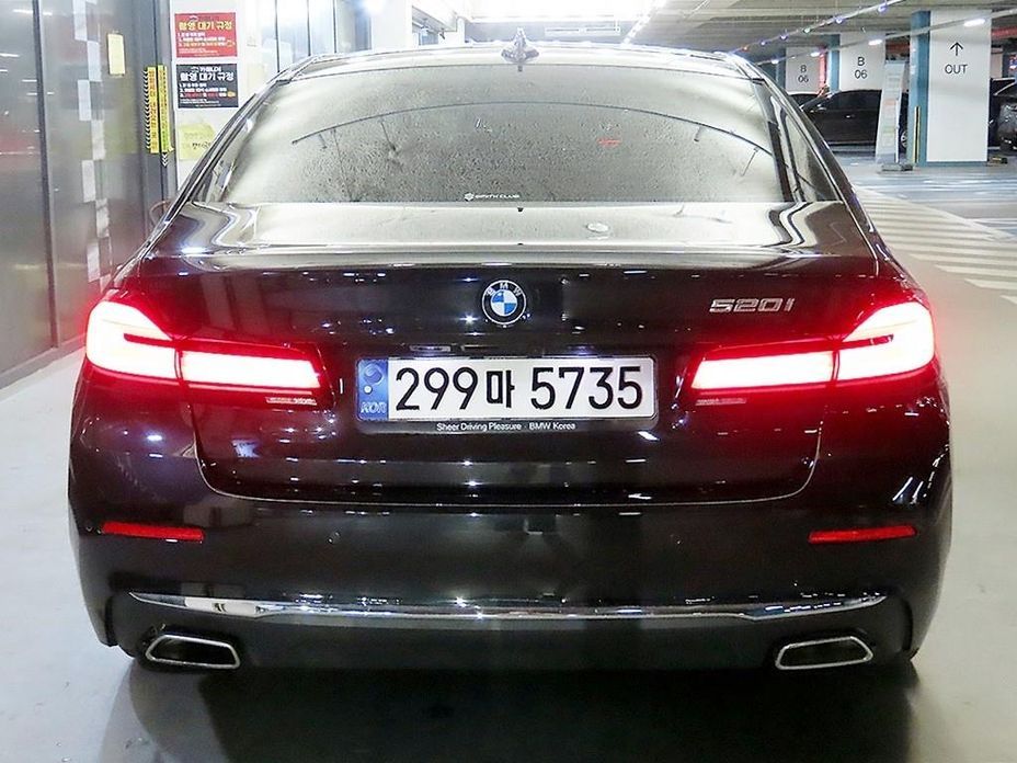 BMW 5-Series 520i Luxury, 2023