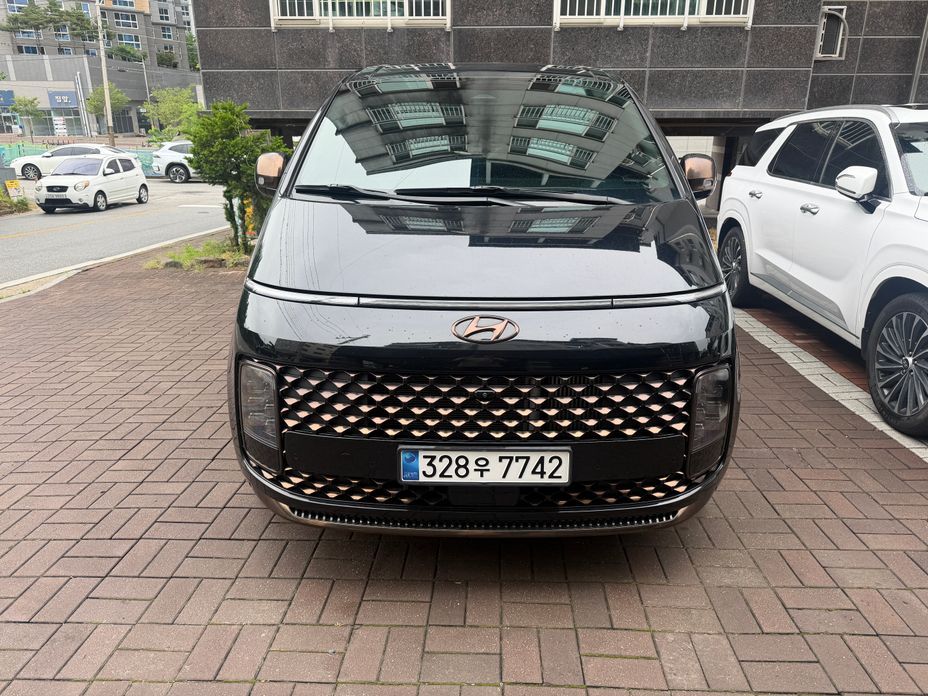 Hyundai Staria 4WD Lounge 9-Seater, 2024