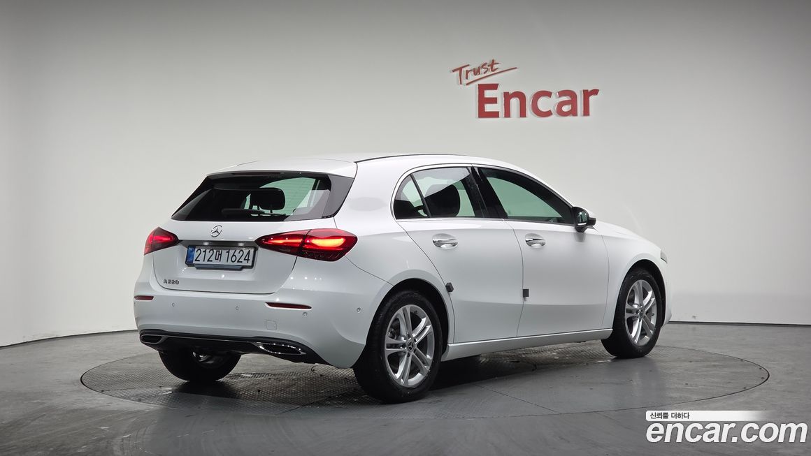 Mercedes-Benz A-Class A220 Hatchback, 2025