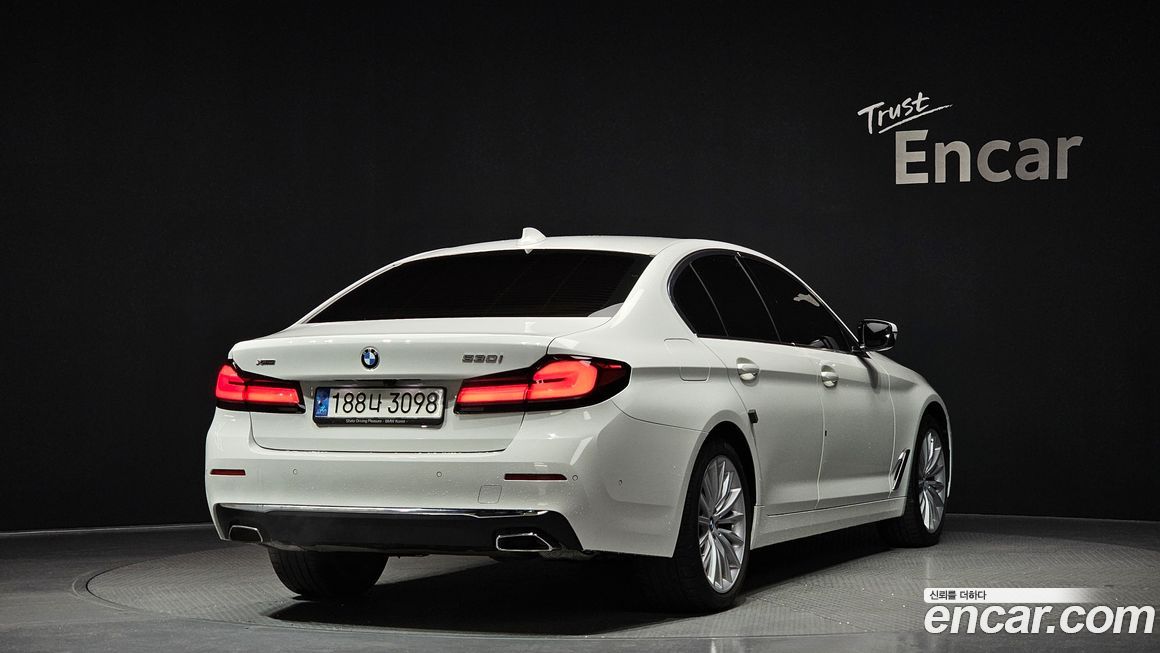 BMW 5-Series 530i xDrive Luxury, 2023