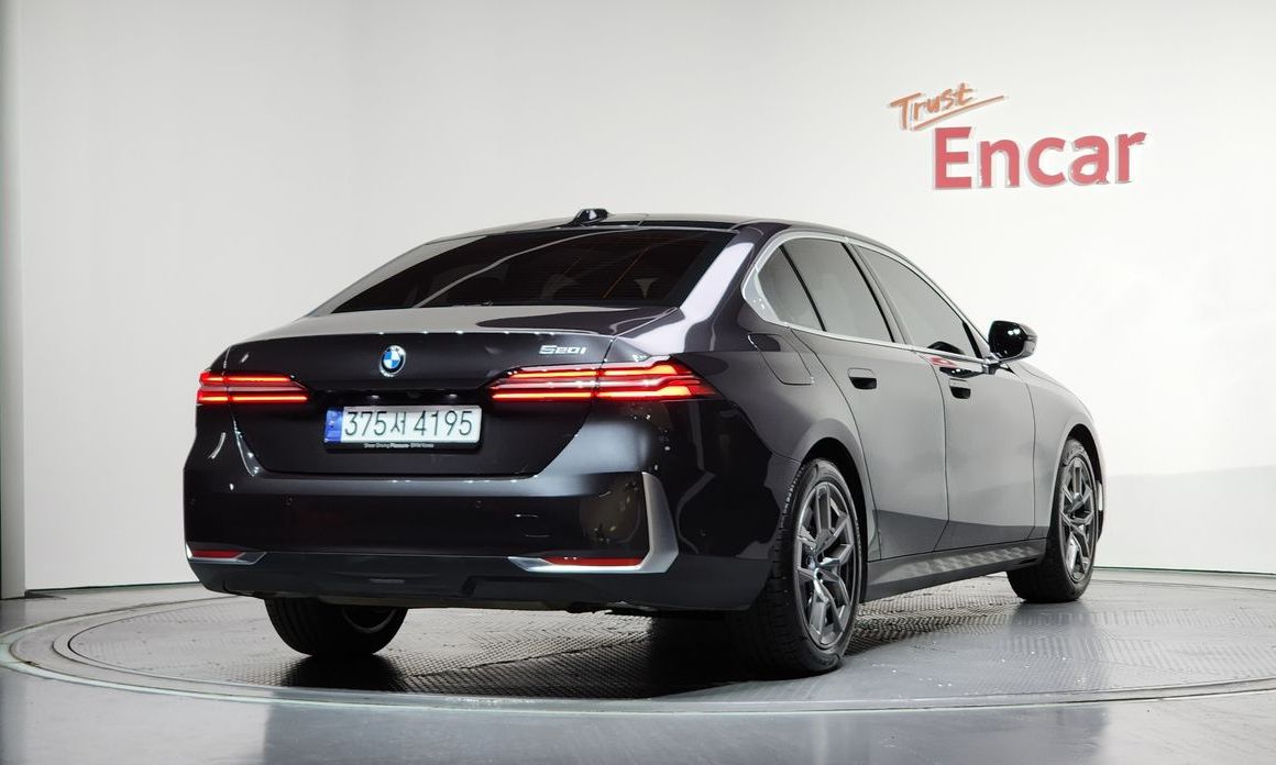 BMW 5-Series 520i, 2024