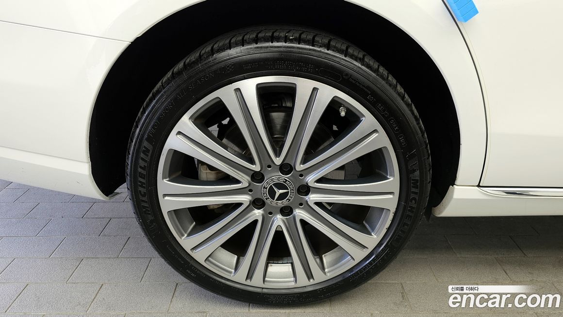 Mercedes-Benz E-Class E350 4MATIC Exclusive, 2023