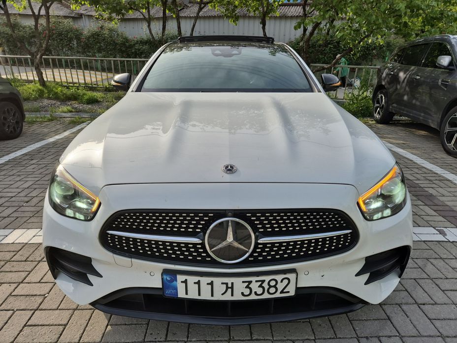 Mercedes-Benz E-Class E350 4MATIC AMG Line, 2023