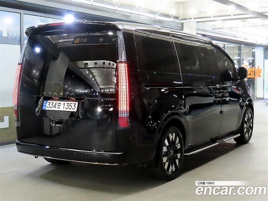 Hyundai Staria Lounge 7-Seater, 2025