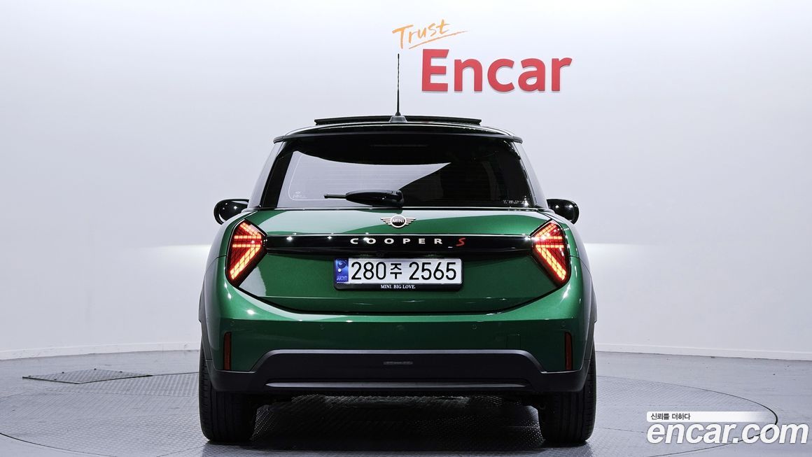 Mini Cooper Favoured, 2025