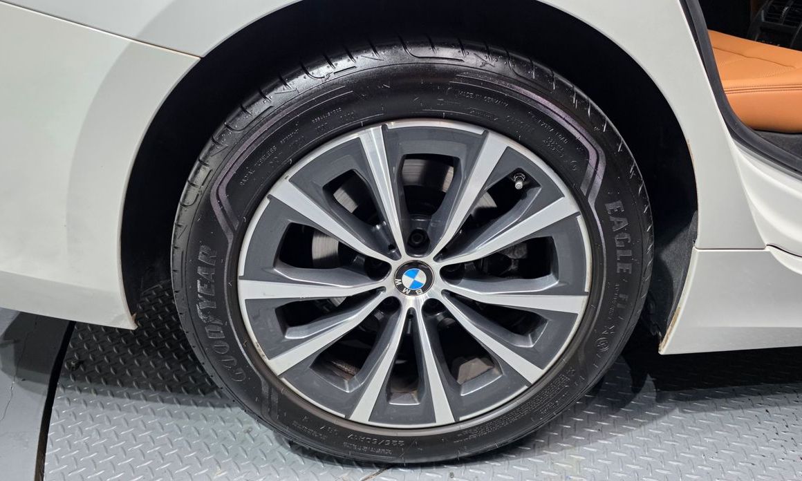 BMW 3-Series 320i, 2024
