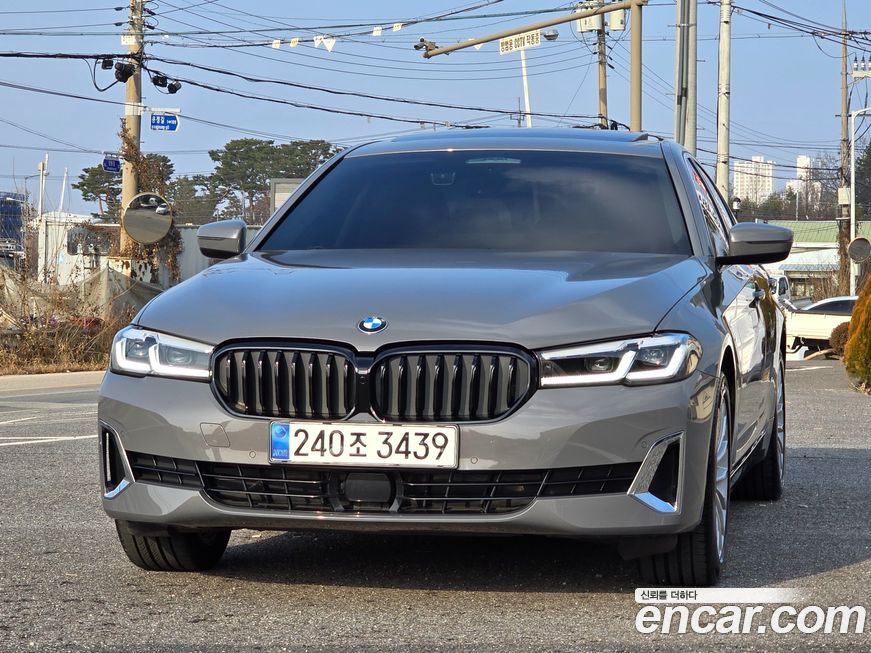 BMW 5-Series 530i Luxury, 2022