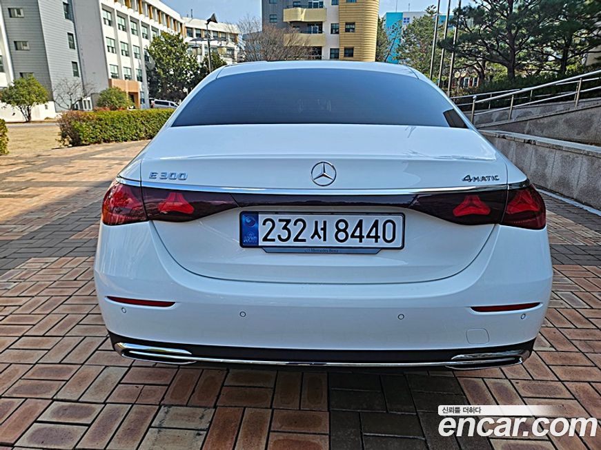 Mercedes-Benz E-Class E300 4MATIC Exclusive, 2025