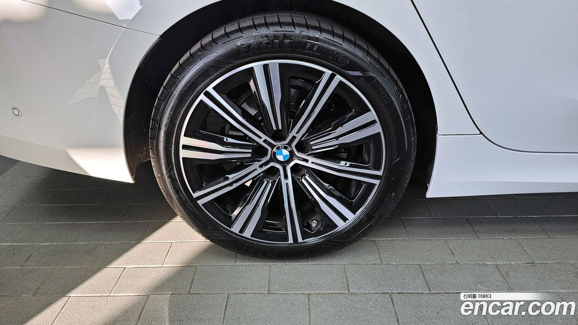 BMW 3-Series 320d, 2025