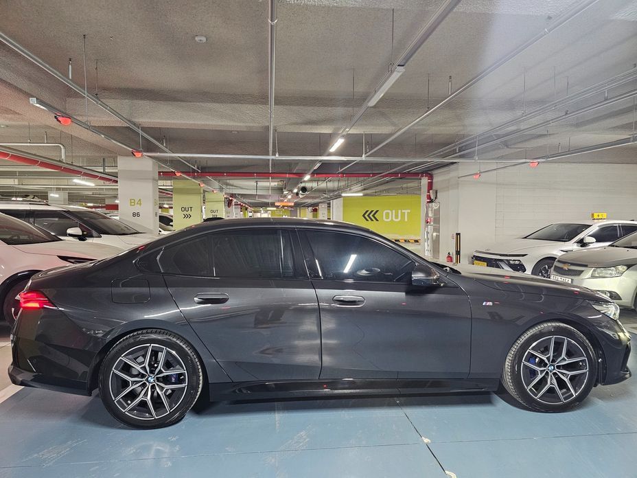 BMW 5-Series 523d M Sport, 2025