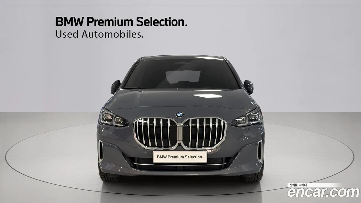 BMW 2-Series 220i Luxury, 2023