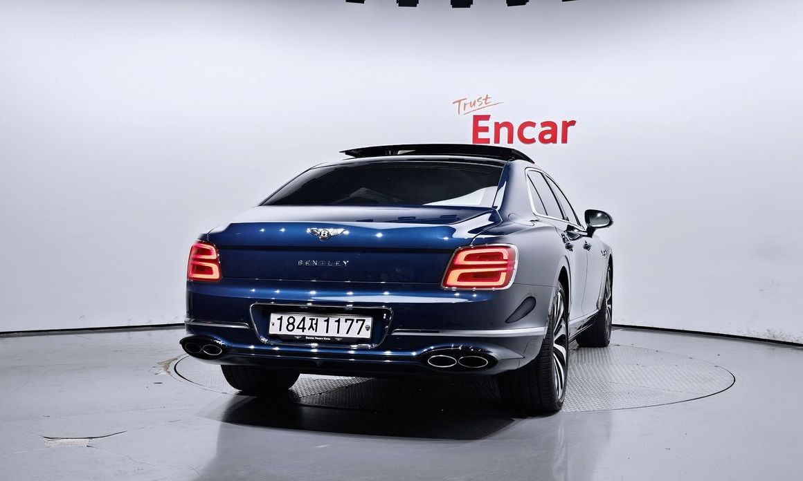 Bentley Flying Spur 4.0 Azure, 2024