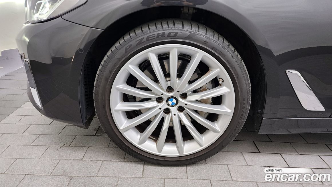 BMW 5-Series 530i xDrive Luxury, 2023