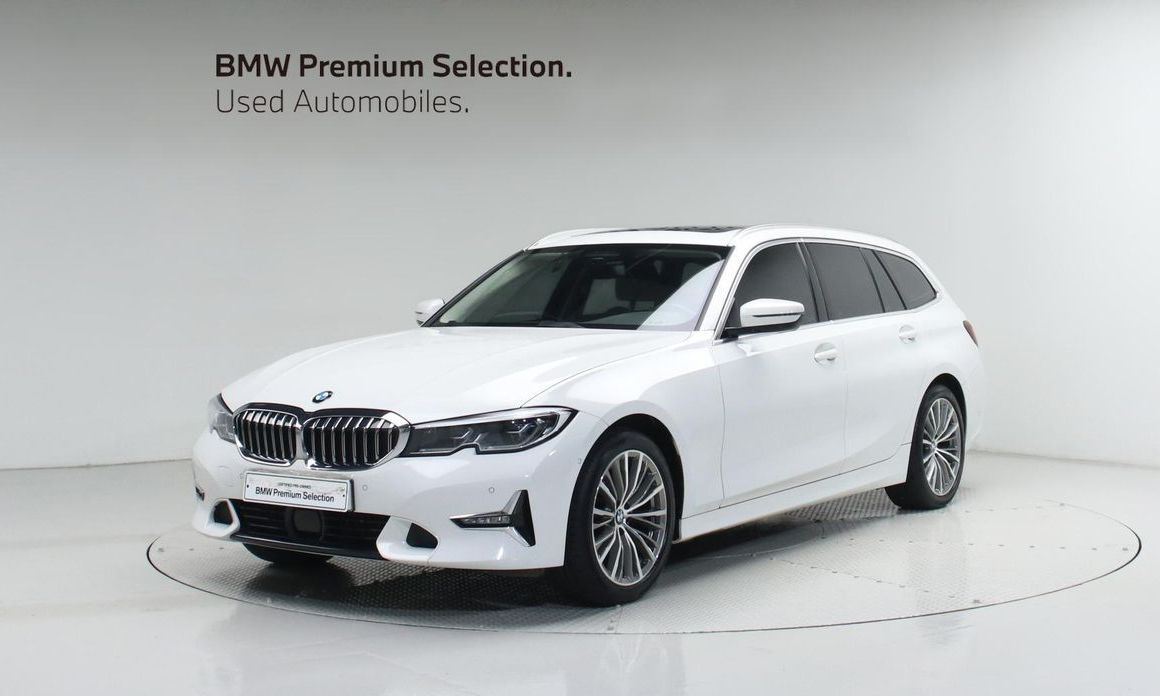 BMW 3-Series 320i Touring Luxury, 2022