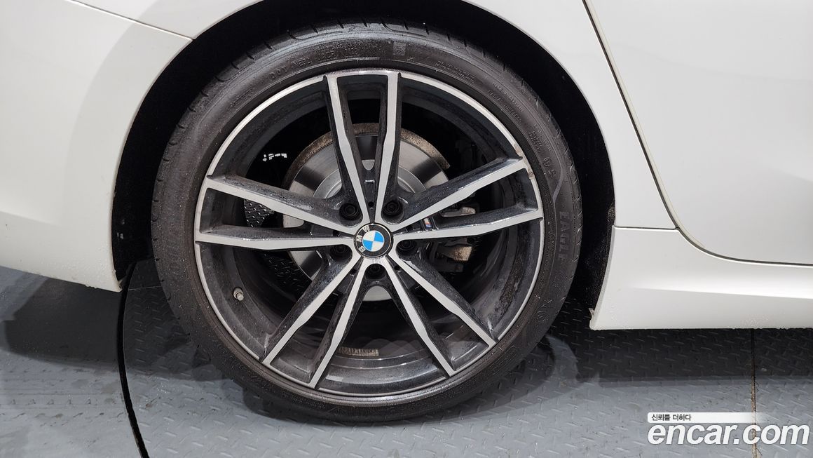 BMW 3-Series 320i M Sport, 2022