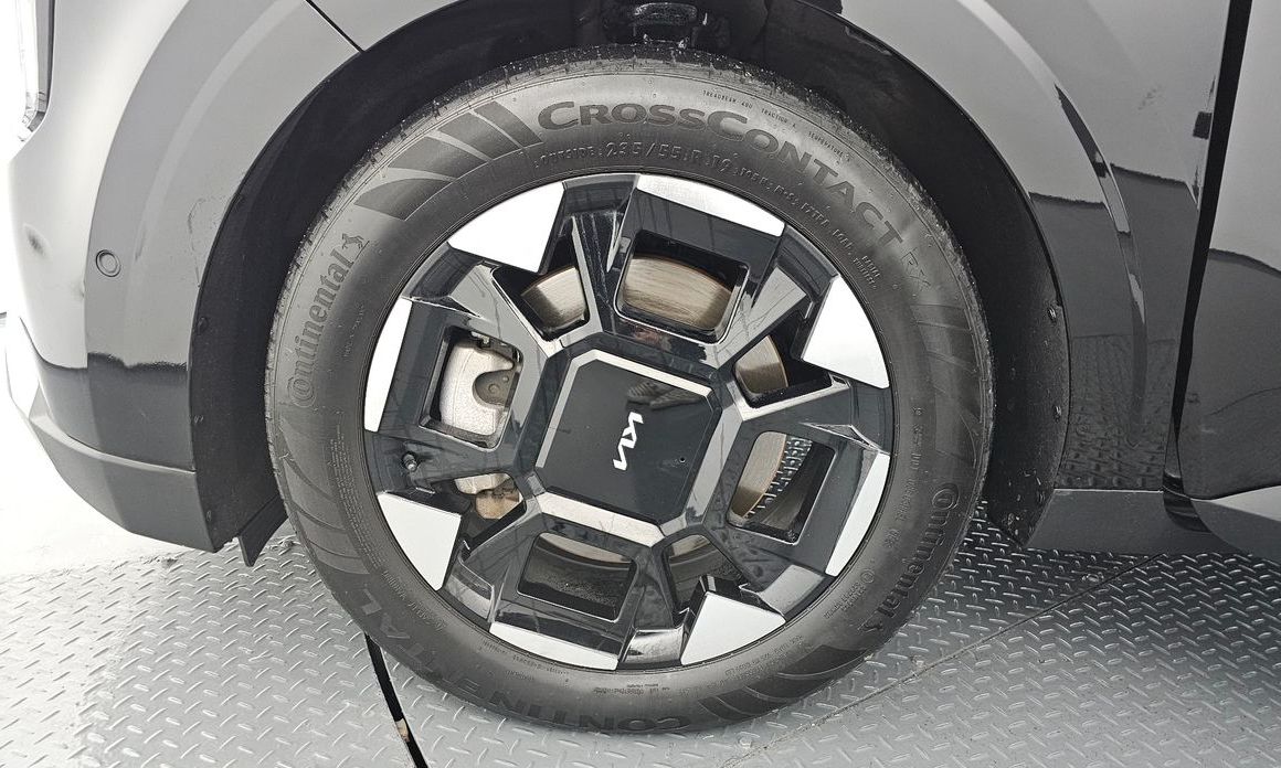Kia Carnival 9-Seater Signature, 2024