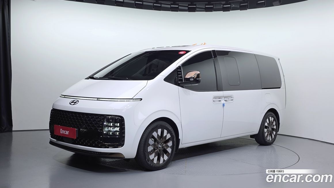 Hyundai Staria 4WD Lounge 7-Seater, 2024