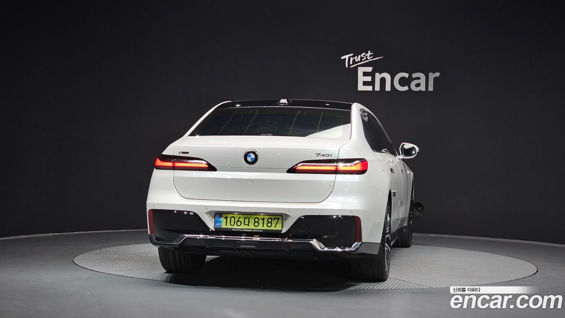 BMW 7-Series 740i xDrive M Sport, 2025