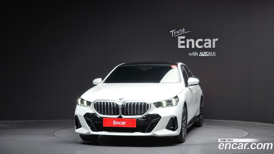 BMW 5-Series 520i M Sport, 2025