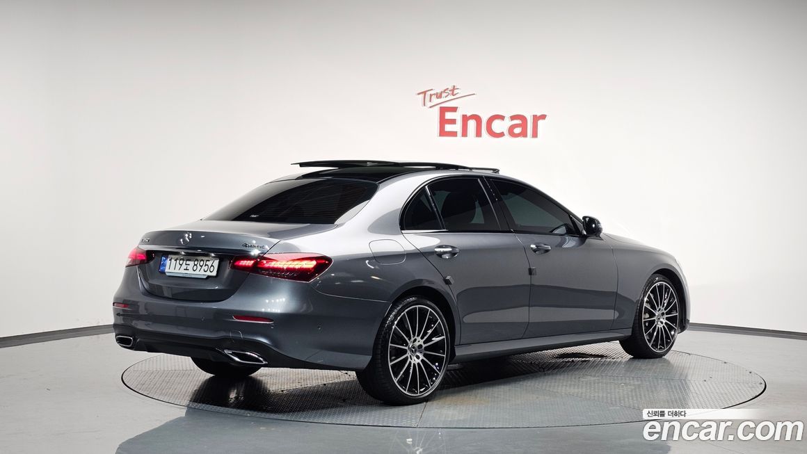 Mercedes-Benz E-Class E350 4MATIC AMG Line, 2023