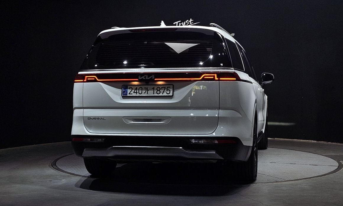 Kia Carnival 9-Seater Signature, 2023