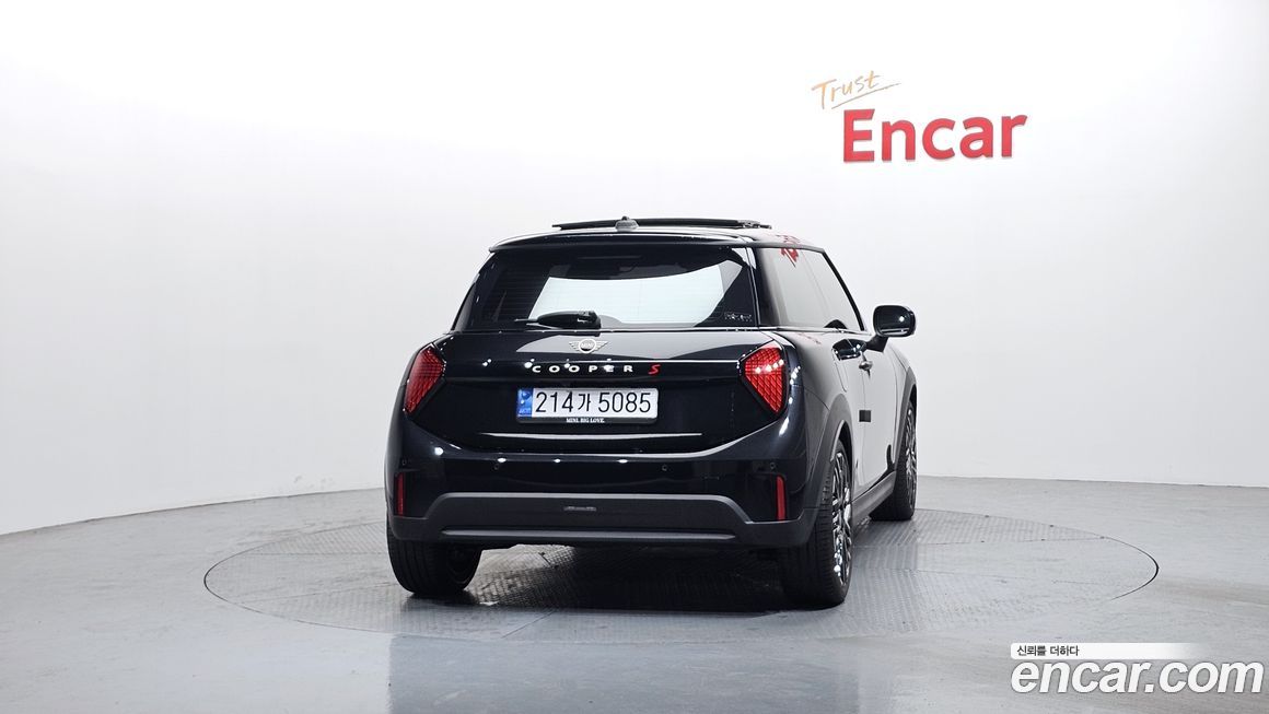 Mini Cooper Favoured, 2025