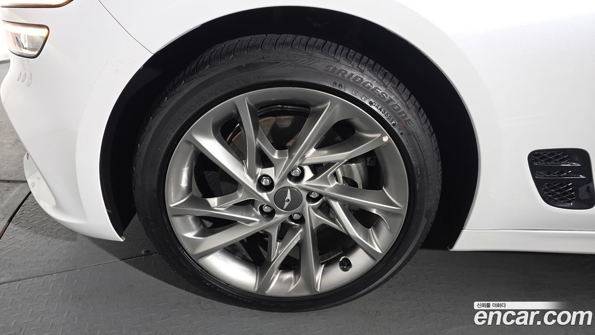 Genesis G70 Gasoline 2.0T 4WD, 2022