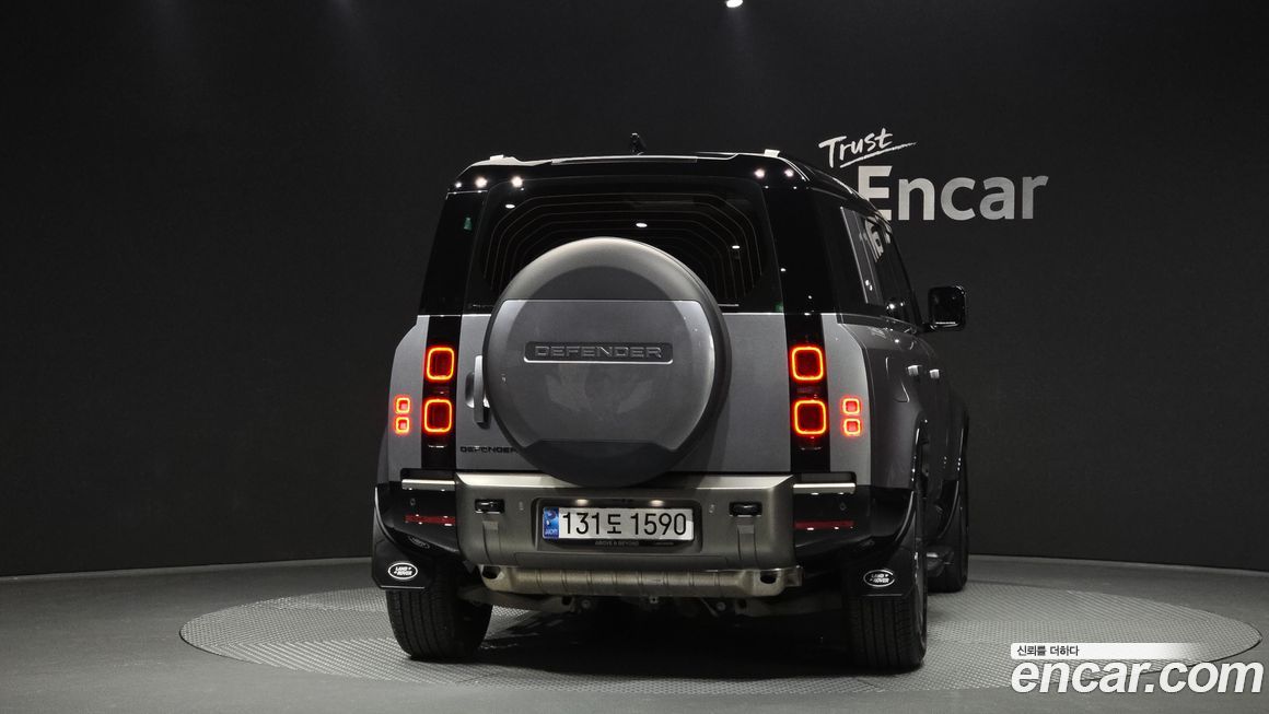 Land Rover Defender 110 P300 X-Dynamic SE, 2024